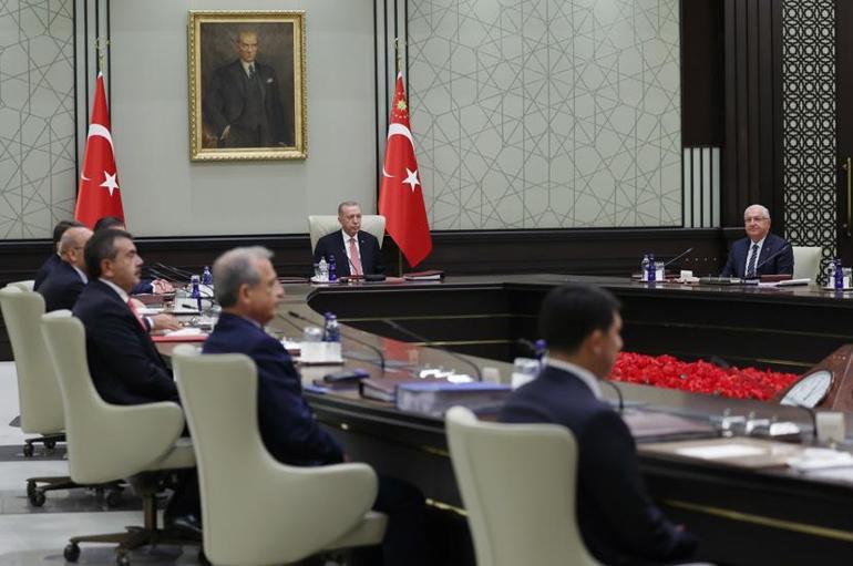 Son dakika... Yüksek Askeri Şura (YAŞ) kararları açıklandı: Yeni Genelkurmay Başkanı Metin Gürak oldu