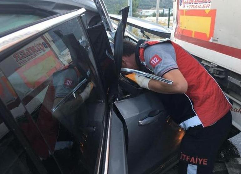 Şarkıcı Tan Taşçı trafik kazası geçirdi