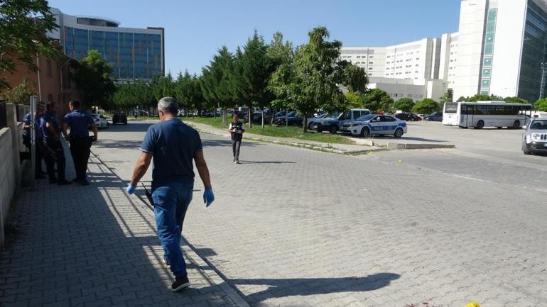 Malatya’da korkunç olay Husumetlisini hastane otoparkında başından vurdu
