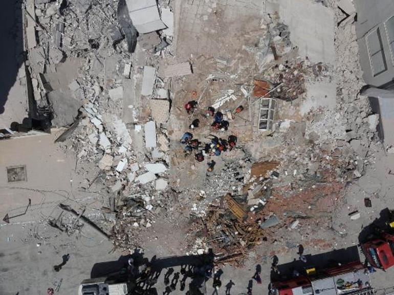 Gaziantepte yıkım sırasında ağır hasarlı bina çöktü: Acı haber geldi