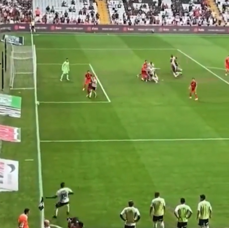 Son Dakika: Beşiktaş - Pendikspor maçında Colleyin iptal edilen golünde top dışarı çıktı mı İspat edemem, uyanıklık yapma, 3. Lig maçıymışcasına...