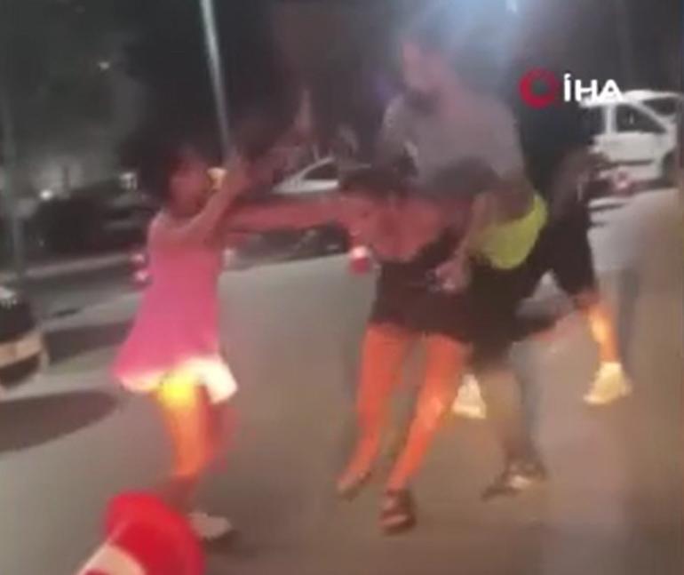 Eğlence mekanı çalışanlarıyla kadınlar birbirine girdi