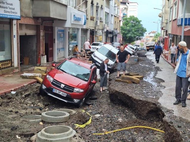 Samsunda yollar göle döndü; ev ve iş yerlerini su bastı... Otobüs ve tramvay seferleri iptal edildi