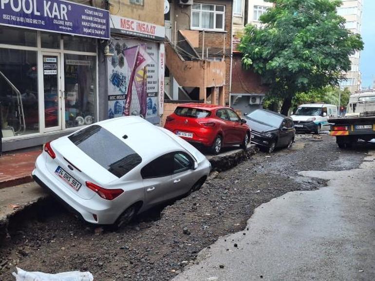 Samsunda yollar göle döndü; ev ve iş yerlerini su bastı... Otobüs ve tramvay seferleri iptal edildi