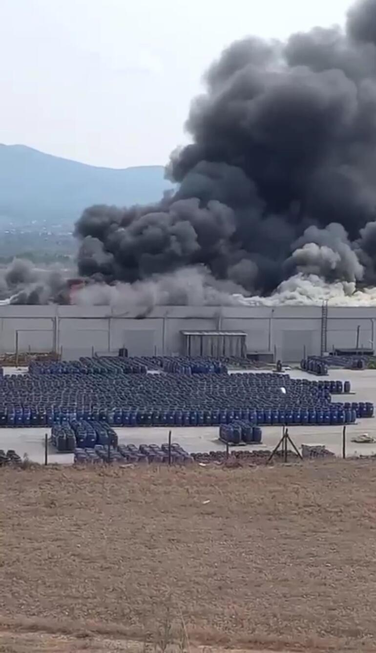 İzmir Kemalpaşa’da fabrika yangını