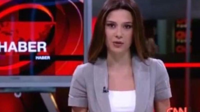 Cnn Turk Spikeri Canli Yayinda Depreme Yakalandi