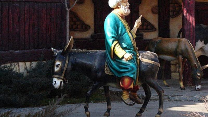 Eşeğe ters binmek deyimi nereden geliyor ?