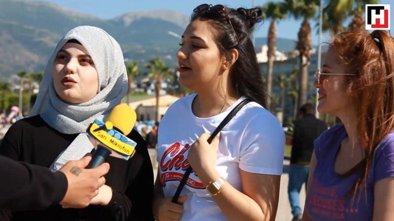 Kadınlara sorduk kısa dar paça giyen erkekler hakkında ne düşünüyorsunuz? | Sarı Mikrofon