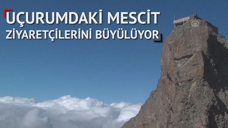"Uçurumdaki mescit" ziyaretçilerini büyülüyor