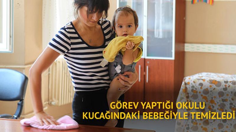 Görev yaptığı okulu kucağındaki bebeğiyle temizledi
