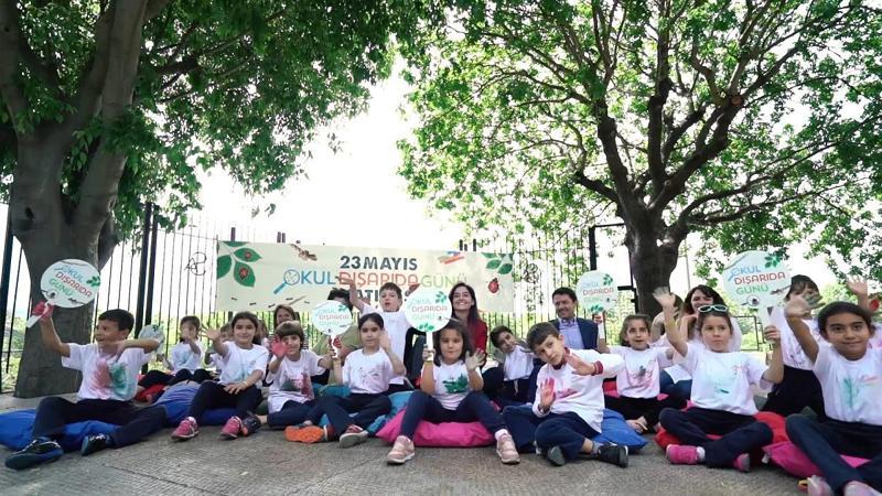 650 Bine Yakın Çocuk Okul Dışarıda Günü ile Sınıflarını Açık Havaya Taşıdı