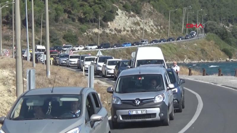 Çanakkale'de feribot iskelelerinde bayram yoğunluğu başladı