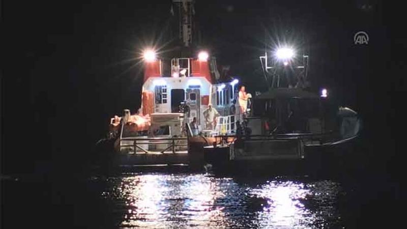 Bodrum'da düzensiz göçmenleri taşıyan lastik bot battI