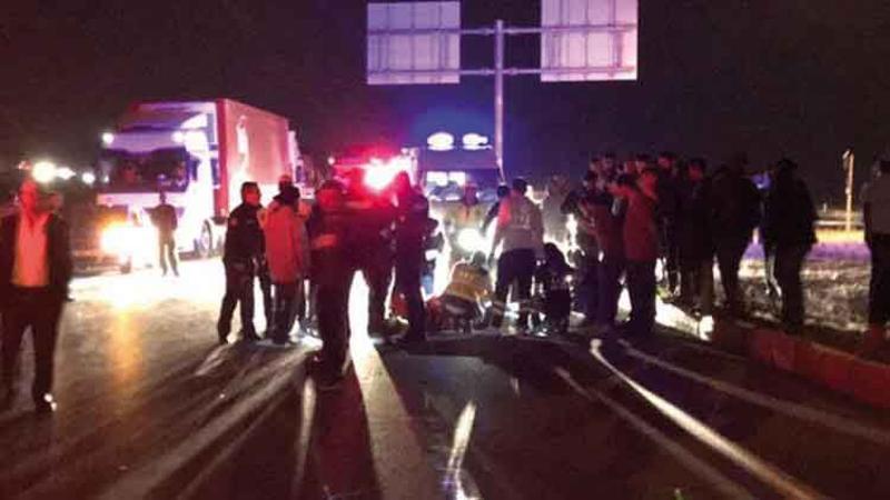 Otomobil ile çarpışan motosikletteki 2 kişi öldü