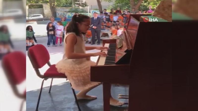 Köylü çocuklar hayatlarında ilk defa piyano resitali izledi