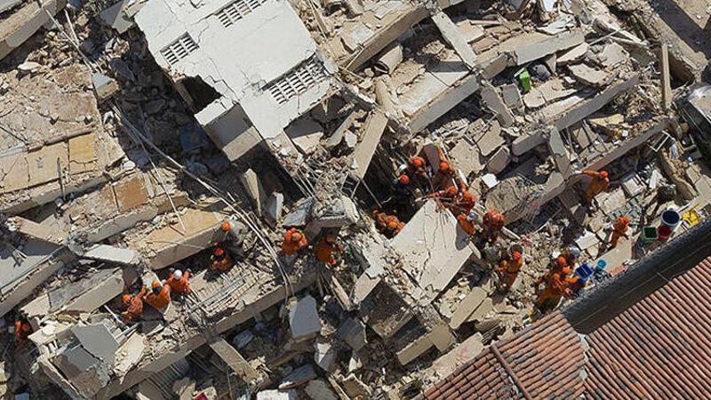 Brezilya'da 7 katlı bina çöktü