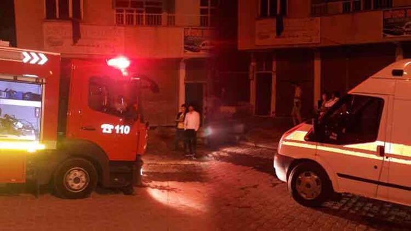 Cinnet getiren baba kendini, eşini ve kız çocuğunu benzin dökerek yaktı