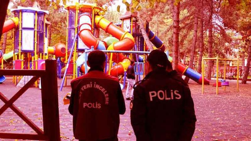 Liselilerin parkta bıçaklı kavgası: Ölü ve yaralılar var
