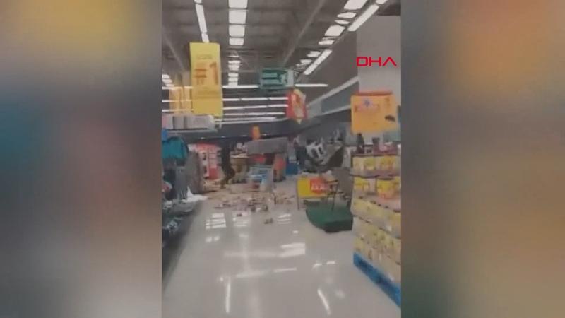 Şili'de protestocular marketi yağmaladı