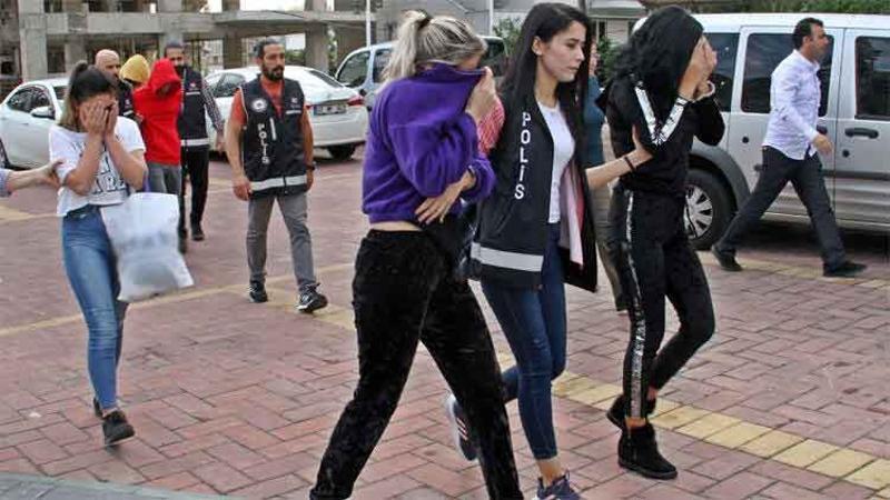 Aralarında küçük yaşta 2 kızın bulunduğu 6 kişilik fuhuş çetesi çökertildi