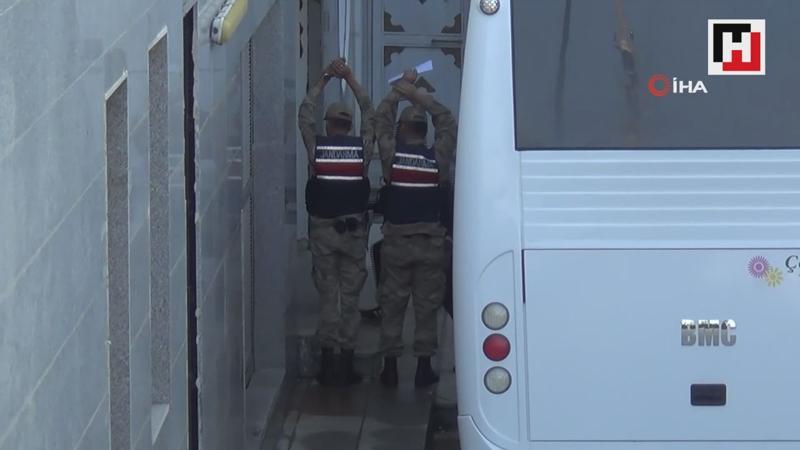 Jandarma ekipleri gözaltına alınanların görüntülenmesine engel oldu