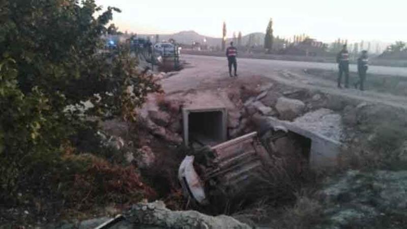 Otomobil dere yatağına uçtu: Çok sayıda yaralı var