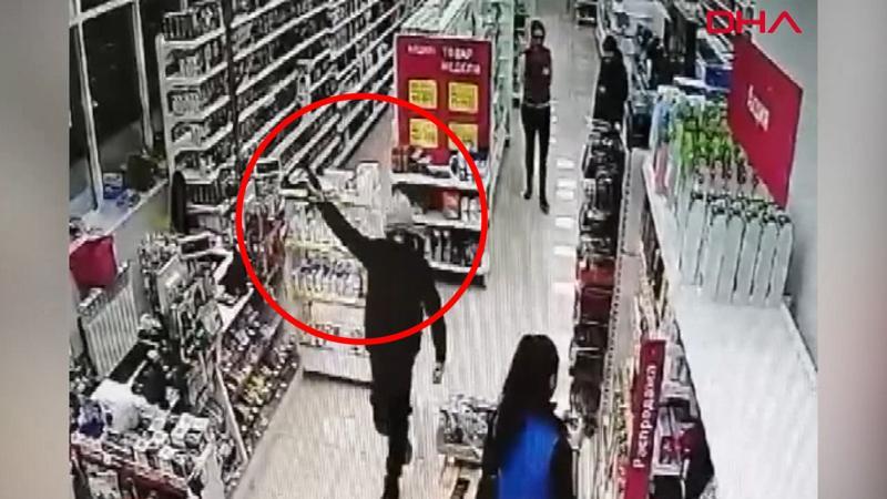 Rusya'da çocuk marketi soymaya çalıştı, kimse oralı olmadı
