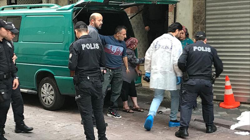 Zeytinburnu'nda kavga eşini, oğlunu ve damadını vurdu