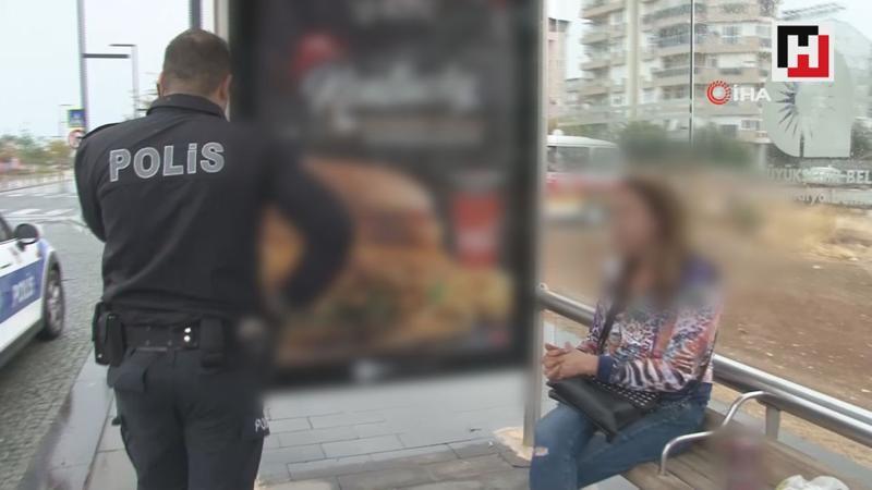 Antalya'da aşırı alkollü Rus kadına polis yardımı