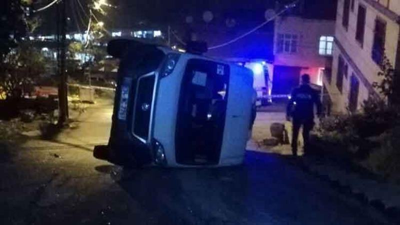 Öğrenci servisi direğe çarptı