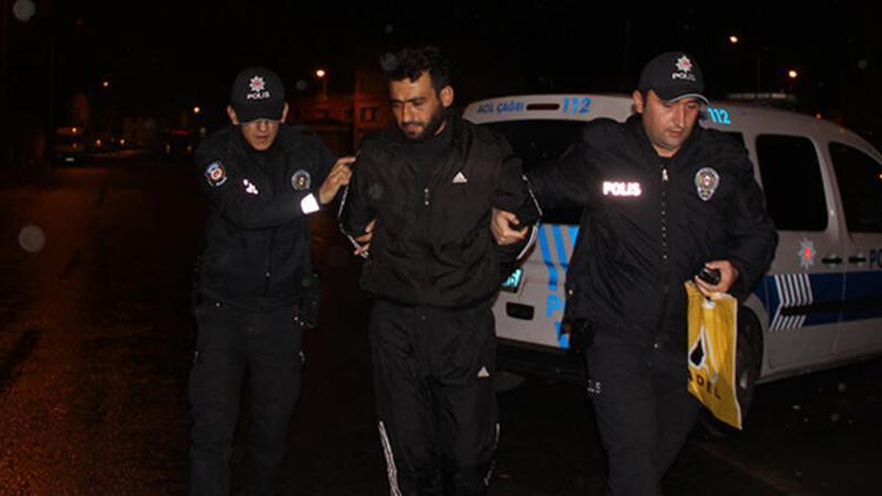 Eşini, çocuğunun önünde sopayla döverek öldürdü