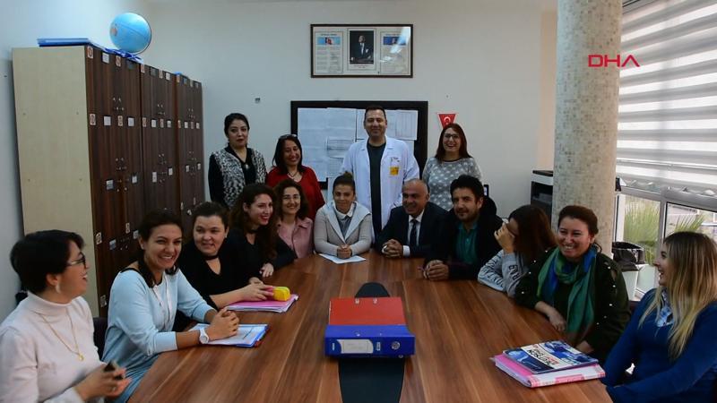 Öğretmen ve öğrencileri için makam odasından vazgeçti