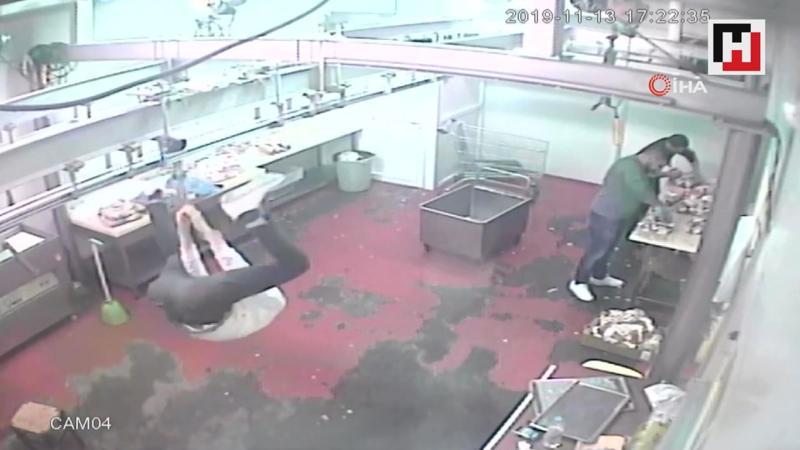 Hiperaktif gencin et takılan kancada akrobasi denemesi kötü bitti