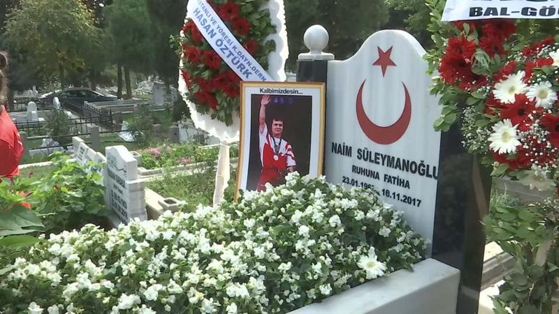 Naim Süleymanoğlu kabri başında anıldı