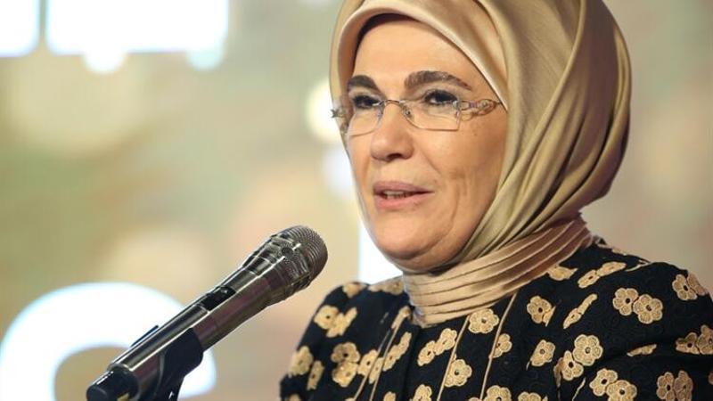 Emine Erdoğan, düzenlenen ödül törenine katıldı