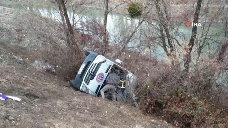 Hentbol takımını taşıyan otobüs kaza yaptı: 1 ölü, 15 yaralı
