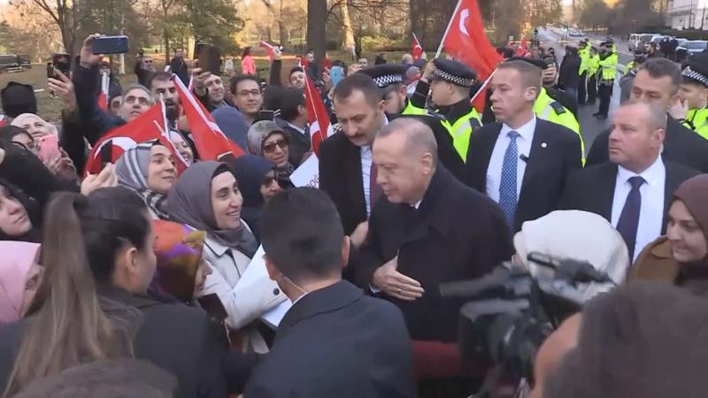 İngiltere'de Cumhurbaşkanı Erdoğan'a sevgi gösterisi