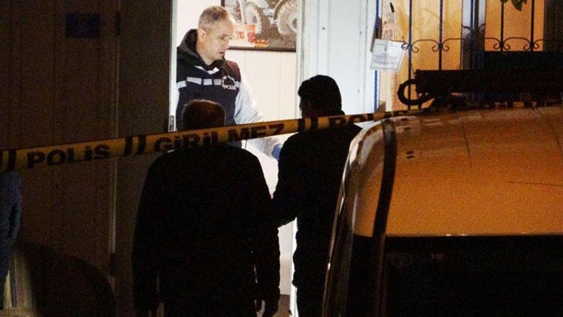 Polis, kendi tabancasıyla başından vuruldu