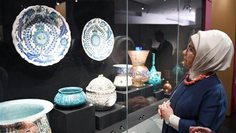 Emine Erdoğan, British Museum'da sergileri gezdi