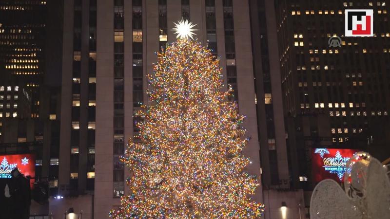 Rockefeller Center’a konulan Noel ağacı törenle 87’inci kez ışıklandırıldı