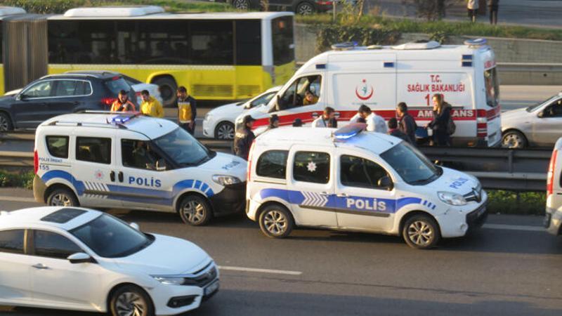 D-100'de orta refüjde ceset bulundu