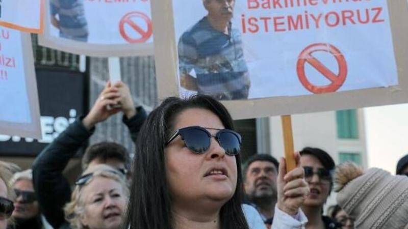 Hayvanseverin protesto ettiği müdür görevden alındı