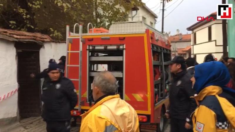 Konya'da 2 katlı kerpiç bina çöktü