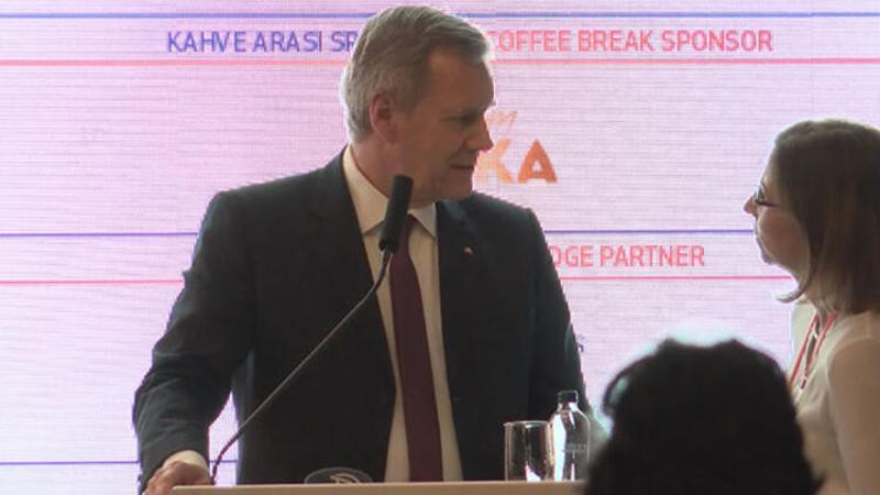 TÜSİAD'ın konferansında çeviri krizi