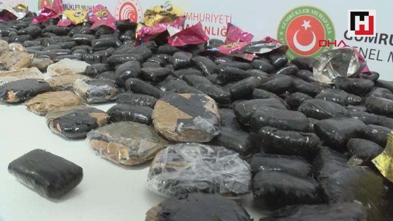 Çikolataların içine gizlenmiş 15 kilo kokain ele geçirildi
