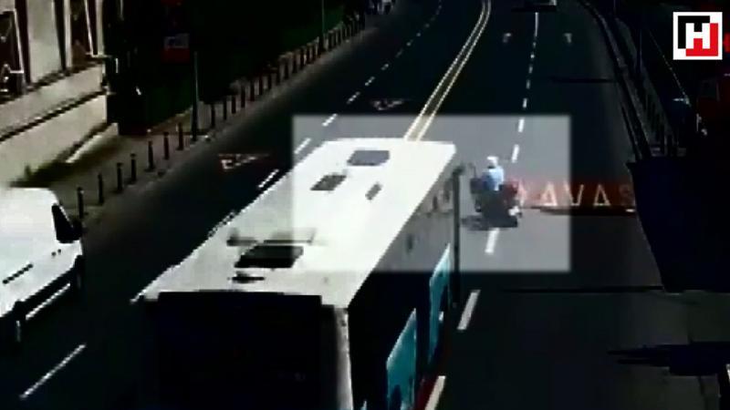 Beşiktaş'ta otobüsün çarptığı motosikletli metrelerce sürüklendi