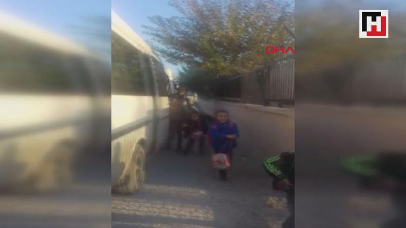 17 kişilik okul servisinde 34 öğrenci taşıdılar