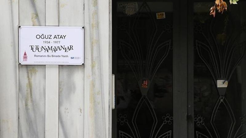 Oğuz Atay'ın evine bilgilendirme tabelası yerleştirildi