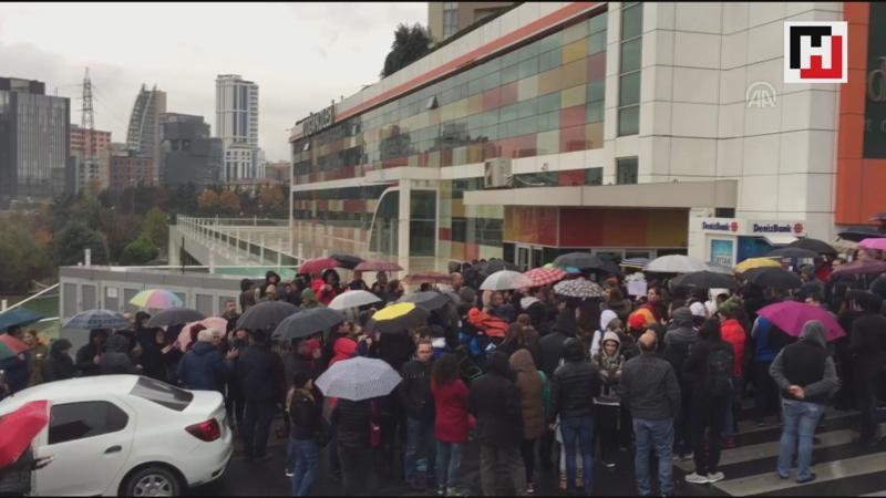 Doğa Koleji'nin devriyle ilgili açıklamanın ertelenmesi veliler tarafından protesto edildi