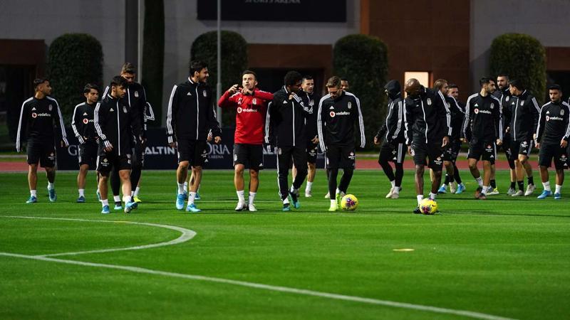 Beşiktaş'ın devre arası kampı Antalya'da başladı